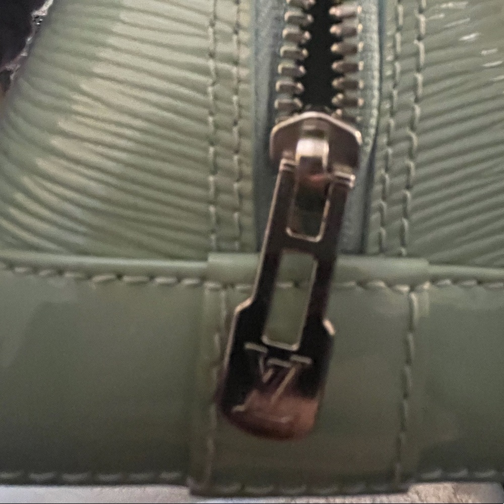 Louis Vuitton Alma - Picture 4 of 16